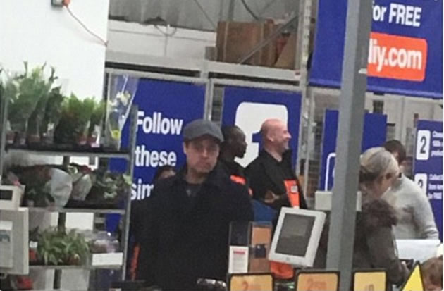 brad pitt at B+Q 