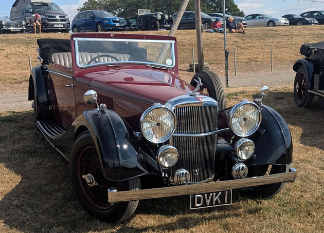 Maroon Alvis 