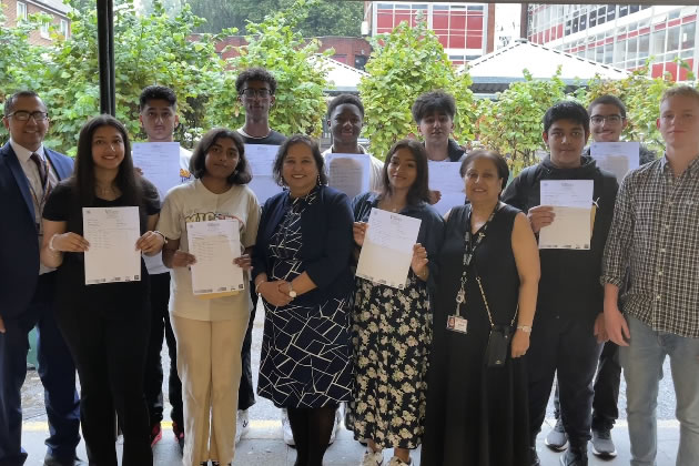 Villiers students who attained Grades 8-9 with Headteacher, Ms Aruna Sharma (middle), Head of Upper School, Dr Parimal Bhatt (left), Senior Assistant Headteacher, Ms Gopali Nagi (right), and Head of Year, Mr Rhys Jones (right)