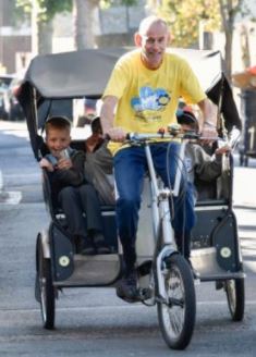 Hammersmith children enjoy a ride in a rickshaw