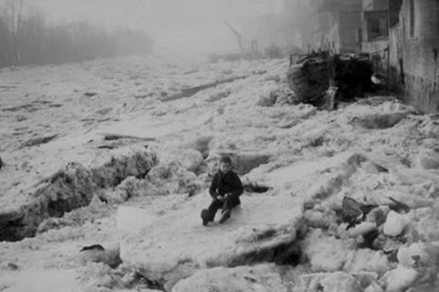 The Thames frozen above Kew Bridge, 14 January 1891